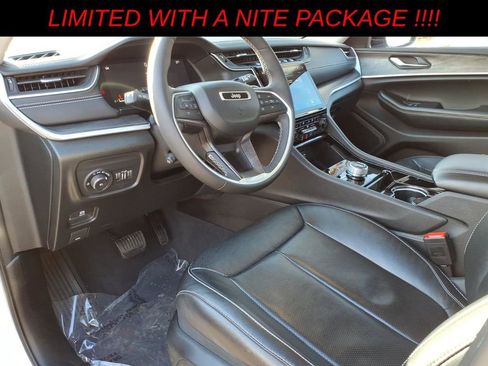 Used 2023 Jeep Grand Cherokee Limited w/ Luxury Tech Group II image 12