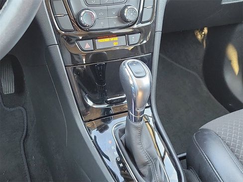 Used 2021 Buick Encore Preferred image 17