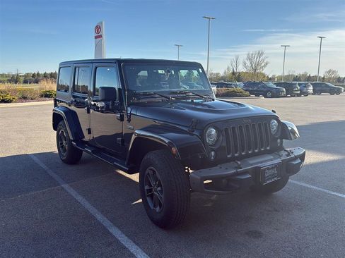 Used 2017 Jeep Wrangler Unlimited Sahara AWD/4WD image 2