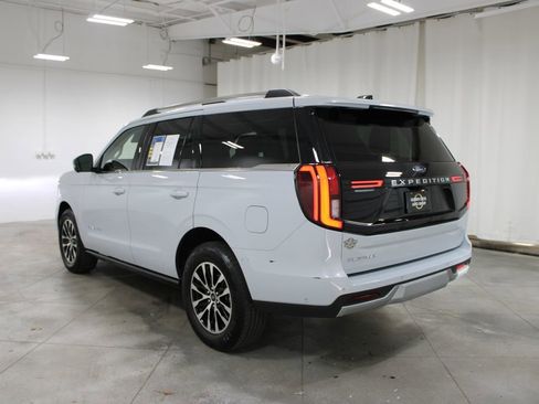 Used 2025 Ford Expedition Platinum AWD/4WD image 7