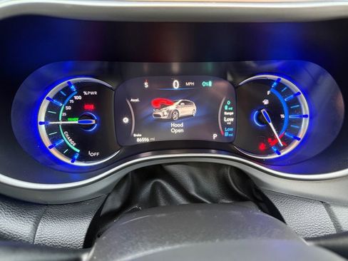 Used 2018 Chrysler Pacifica Touring Plus image 16