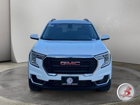 Used 2023 GMC Terrain SLE w/ Driver Convenience Package image 2