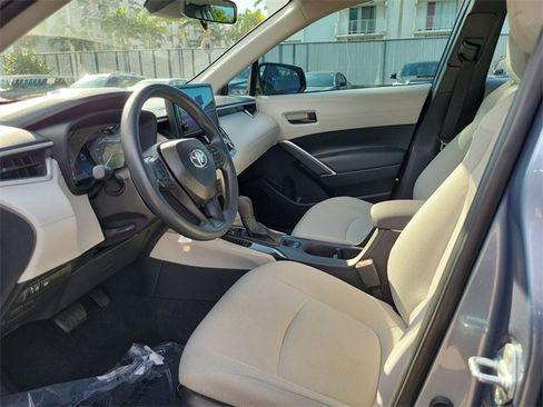Used 2025 Toyota Corolla Cross L image 11