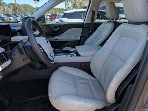 Certified 2025 Lincoln Aviator Reserve image 24