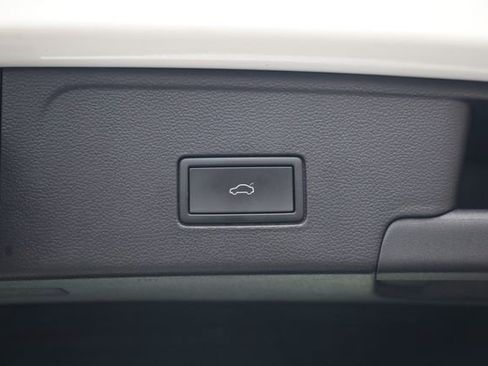 Used 2025 Volkswagen Atlas Cross Sport SE image 25