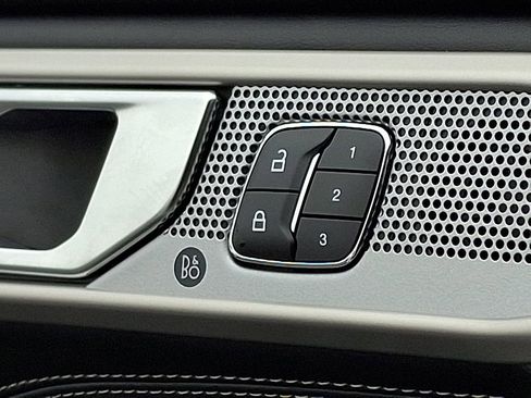 Certified 2022 Ford Explorer Limited w/ Hybrid Equipment Group 310A image 28