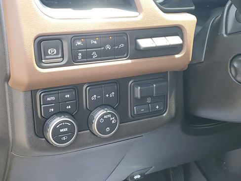 Certified 2021 Chevrolet Suburban High Country AWD/4WD image 10