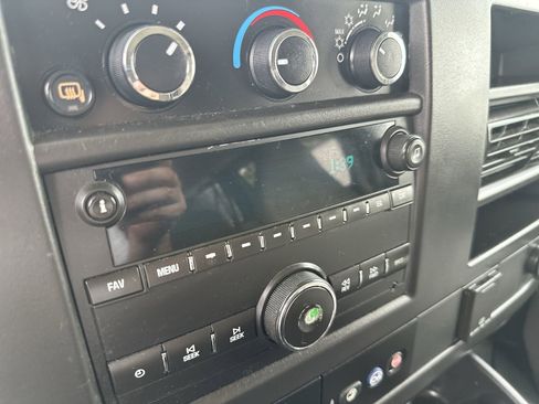 Used 2017 GMC Savana 2500 LT w/ LT Preferred Equipment Group image 16