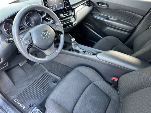 Used 2019 Toyota C-HR LE FWD image 9