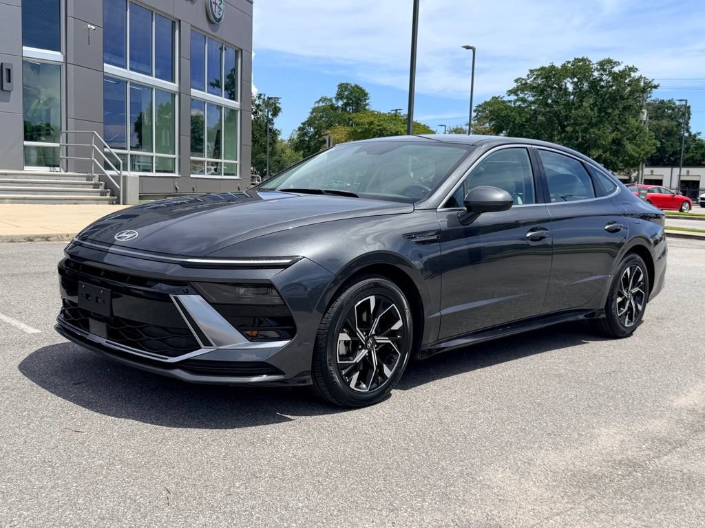 Used 2025 Hyundai Sonata SEL FWD image 1