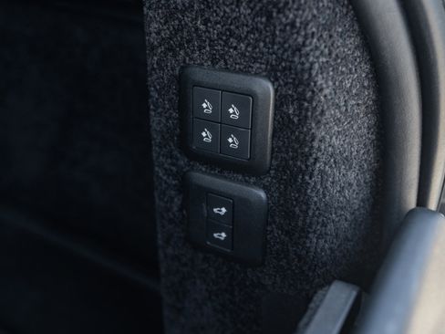 Used 2020 Land Rover Range Rover HSE image 32