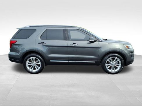 Used 2018 Ford Explorer XLT w/ Equipment Group 202A AWD/4WD image 27