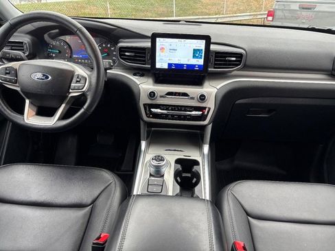 Used 2023 Ford Explorer XLT w/ Equipment Group 202A AWD/4WD image 16