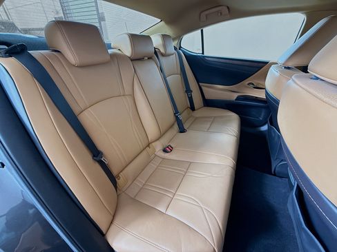 Certified 2023 Lexus ES 350 Luxury w/ Accessory Package (Z2) image 25