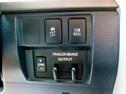 Used 2018 Toyota Tundra SR5 w/ SR5 Upgrade Package image 22