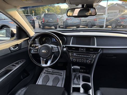 Used 2019 Kia Optima S FWD image 11