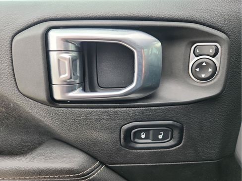 Used 2022 Jeep Wrangler Unlimited Sahara w/ LED Lighting Group AWD/4WD image 23