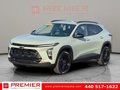 Used 2025 Chevrolet Trax ACTIV w/ Sunroof Package FWD image 1