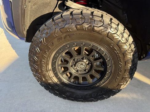 Used 2025 Toyota Tacoma TRD Off-Road AWD/4WD image 30