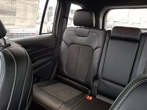 New 2025 Jeep Grand Cherokee 4WD image 14