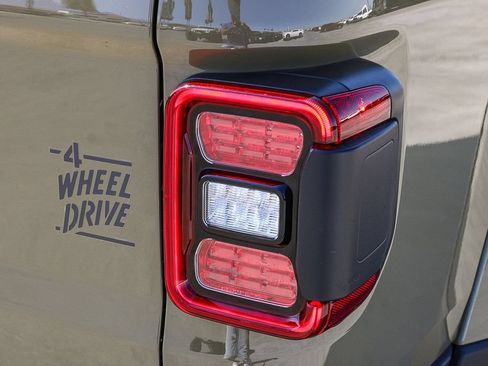 New 2026 Jeep Gladiator Sport AWD/4WD image 10