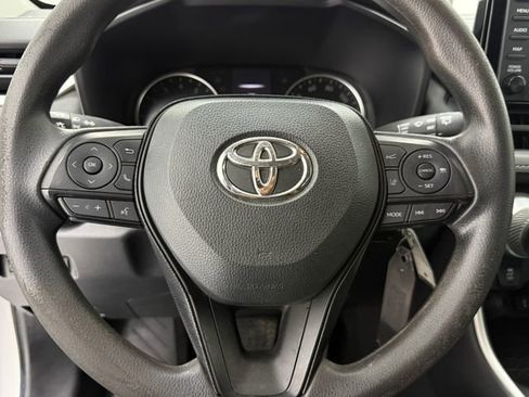 Used 2020 Toyota RAV4 LE FWD image 10