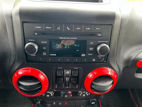 Used 2014 Jeep Wrangler Unlimited Sport w/ Quick Order Package 24S AWD/4WD image 20