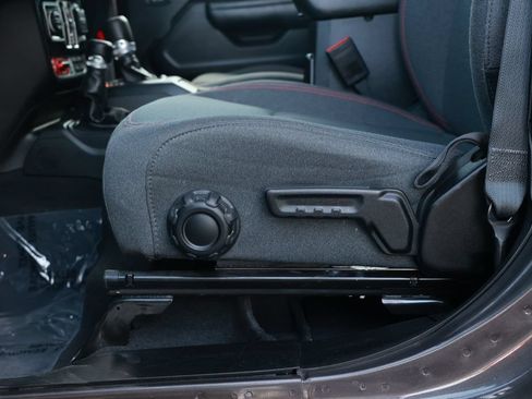 Used 2025 Jeep Wrangler Unlimited Rubicon AWD/4WD image 19