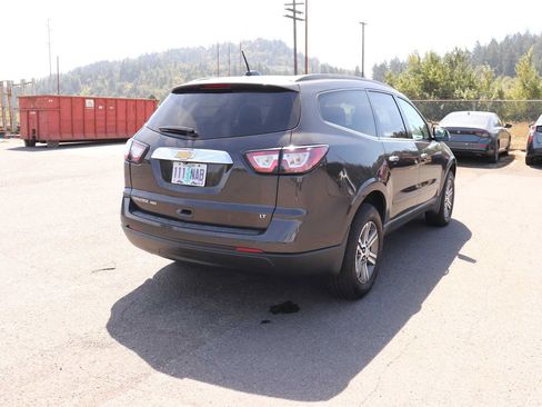 Used 2017 Chevrolet Traverse LT AWD/4WD image 5