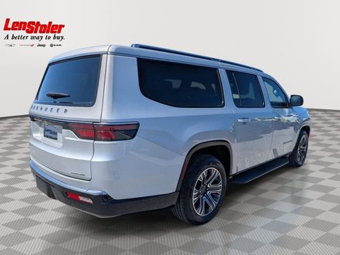 Used 2024 Jeep Wagoneer L Series II w/ Flexible Seating Group AWD/4WD image 5