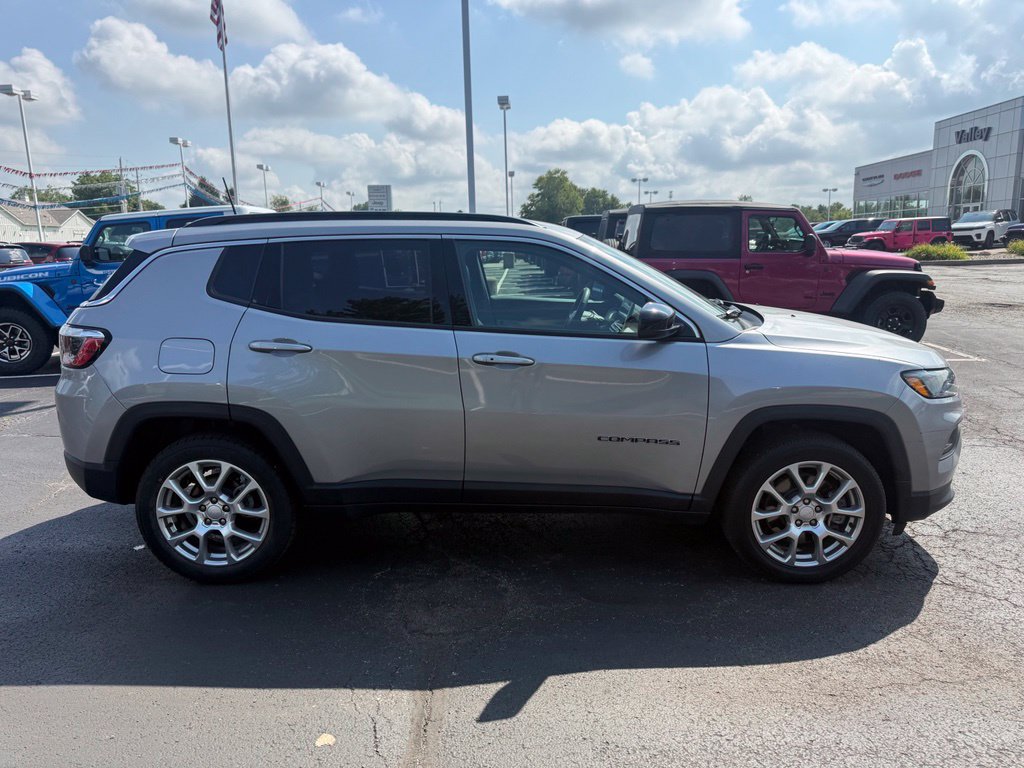Certified 2024 Jeep Compass Latitude AWD/4WD image 2