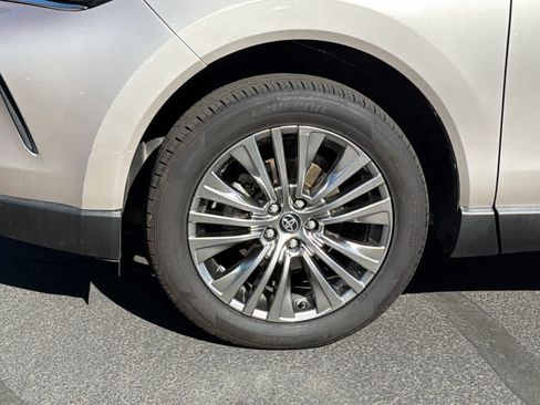 Used 2021 Toyota Venza XLE w/ Carpet Mat Package (TMS) AWD/4WD image 9