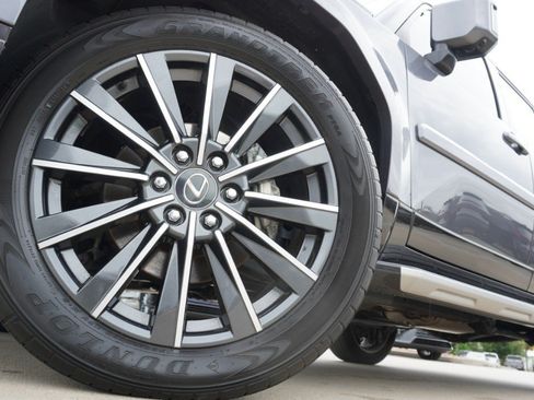 Used 2024 Lexus GX 550 AWD/4WD image 11