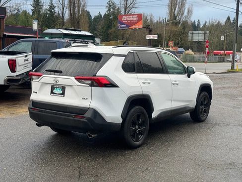 Used 2022 Toyota RAV4 XLE image 7