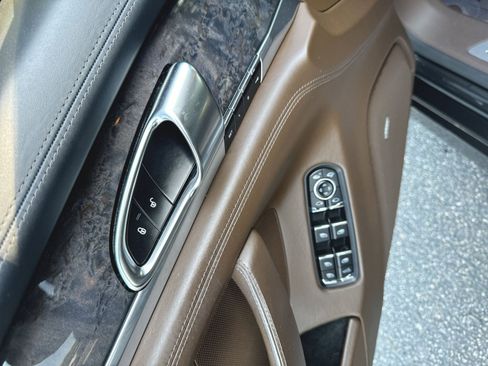Used 2015 Porsche Panamera GTS image 9