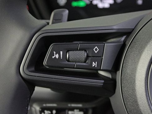 Used 2025 Porsche Cayenne image 24