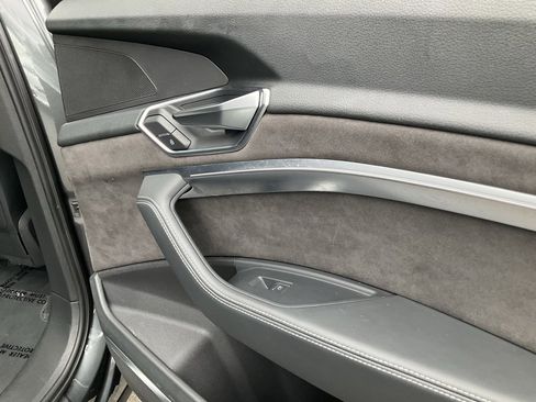 Used 2019 Audi e-tron Prestige w/ Prestige Package image 55