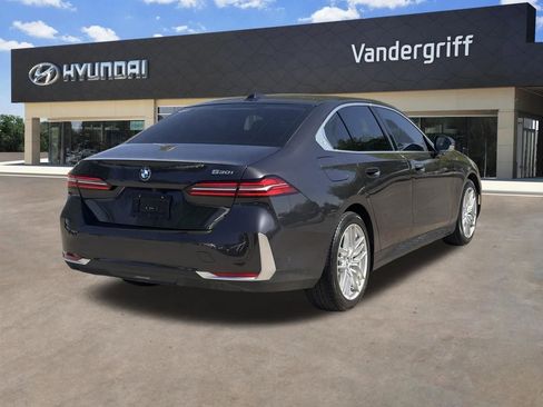 Used 2024 BMW 530i w/ Premium Package image 10