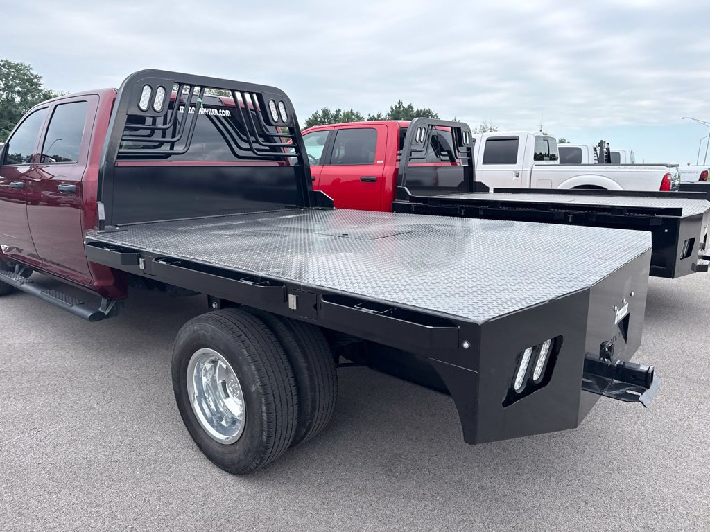 Used 2024 RAM 3500 Tradesman w/ Chrome Appearance Group AWD/4WD image 2
