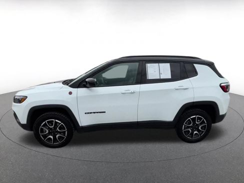 Used 2025 Jeep Compass Trailhawk AWD/4WD image 9