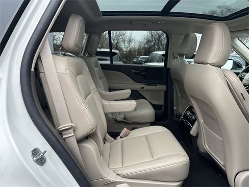 Certified 2023 Lincoln Aviator AWD w/ Premium Package image 37
