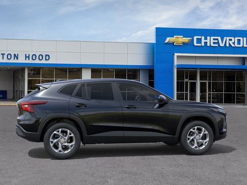 New 2026 Chevrolet Trax LS w/ LS Convenience Package FWD image 5