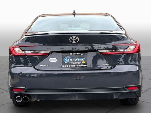 Used 2025 Toyota Camry SE w/ Convenience Package FWD image 5