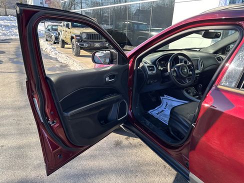 Used 2021 Jeep Compass Latitude image 11