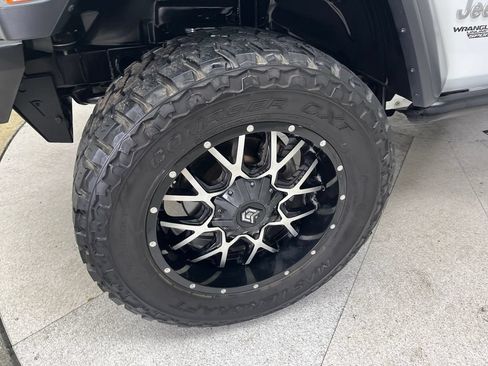 Used 2018 Jeep Wrangler Unlimited Sport AWD/4WD image 9