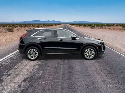 Used 2025 Cadillac XT4 Premium Luxury image 4