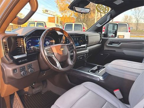 Used 2025 Chevrolet Silverado 2500 LTZ w/ LTZ Premium Package image 10