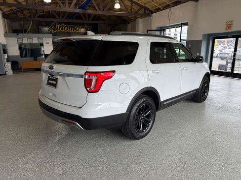 Used 2017 Ford Explorer XLT FWD image 7
