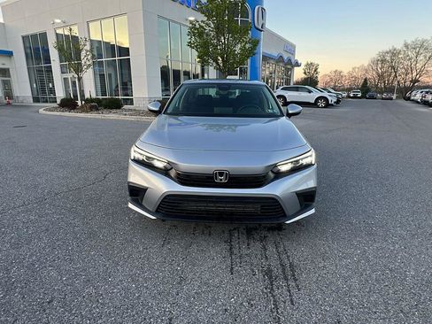 Used 2023 Honda Civic EX image 9