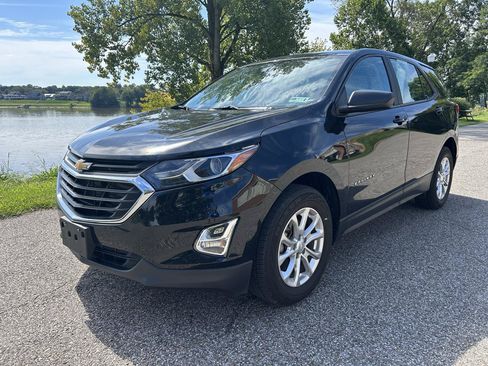 Used 2021 Chevrolet Equinox LS FWD image 1